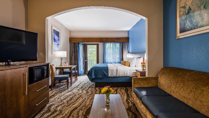 Best Western Plus River Escape Inn & Suites image
