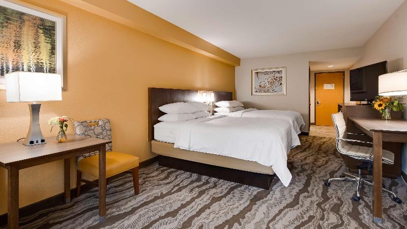 Best Western Plus River Escape Inn & Suites image