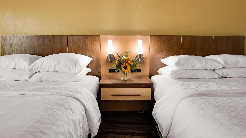 Best Western Plus River Escape Inn & Suites image