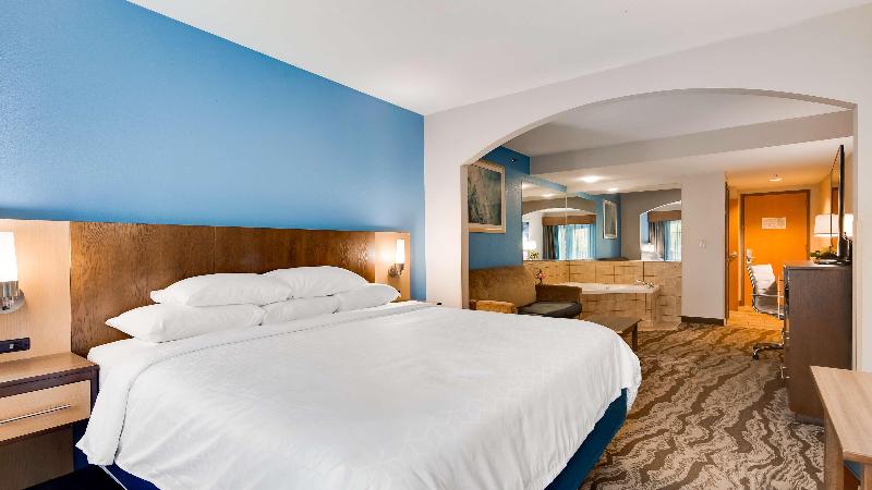 Best Western Plus River Escape Inn & Suites image