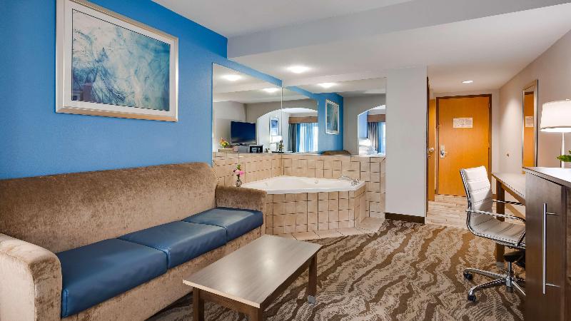 Best Western Plus River Escape Inn & Suites image