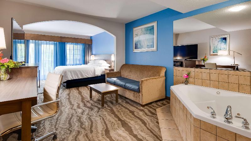 Best Western Plus River Escape Inn & Suites image