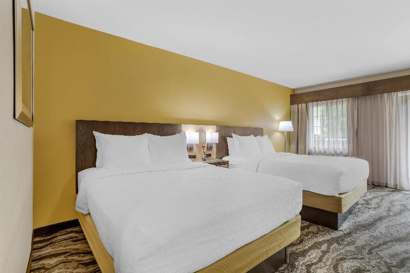 Best Western Plus River Escape Inn & Suites image
