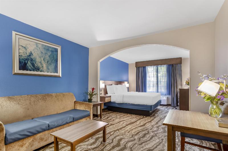 Best Western Plus River Escape Inn & Suites image