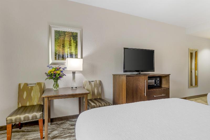 Best Western Plus River Escape Inn & Suites image