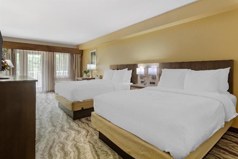 Best Western Plus River Escape Inn & Suites image