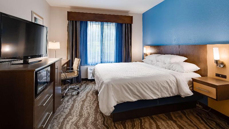 Best Western Plus River Escape Inn & Suites image