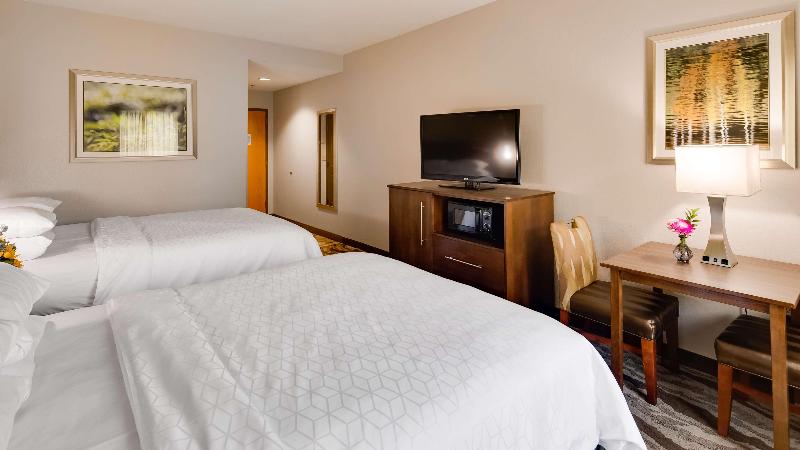 Best Western Plus River Escape Inn & Suites image
