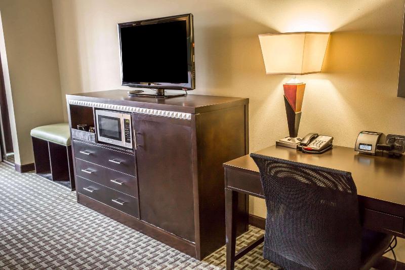 Comfort Suites New Bern near Cherry Point image