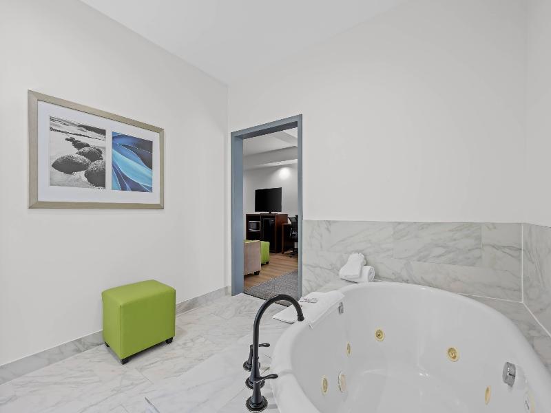 SUITE KING SIZE BED — photo 9