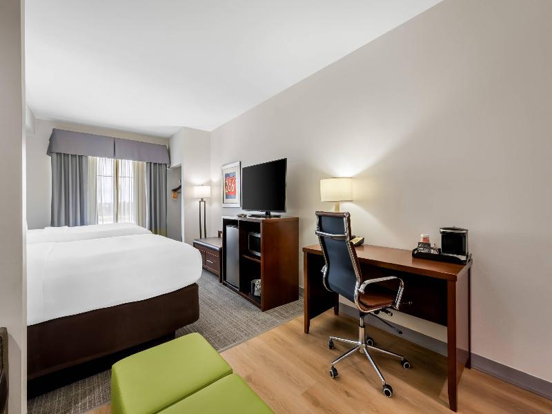 SUITE TWO QUEEN BEDS