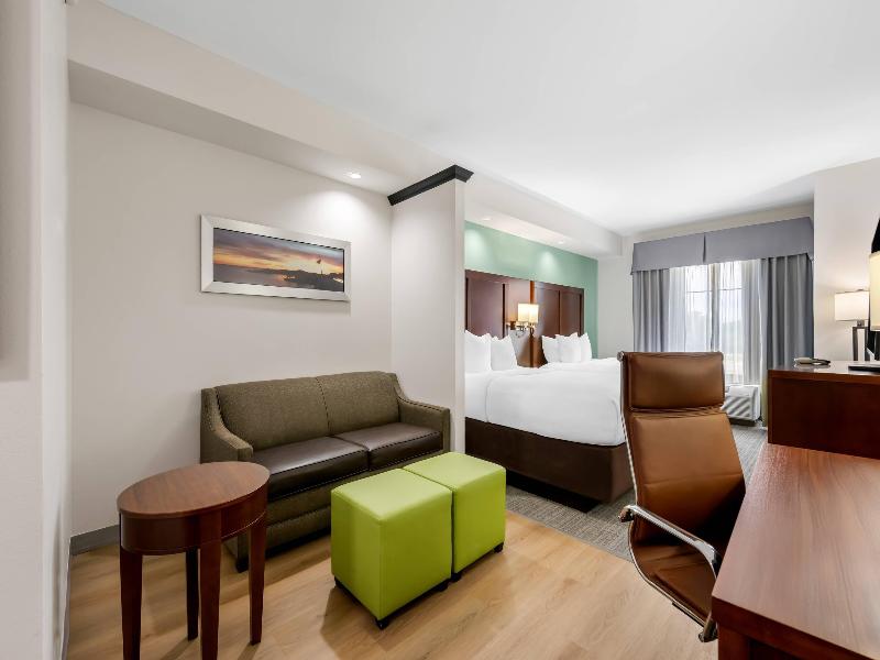 SUITE TWO QUEEN BEDS