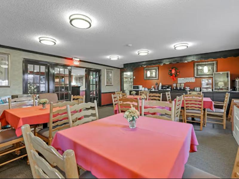 Red Roof Inn Uhrichsville image
