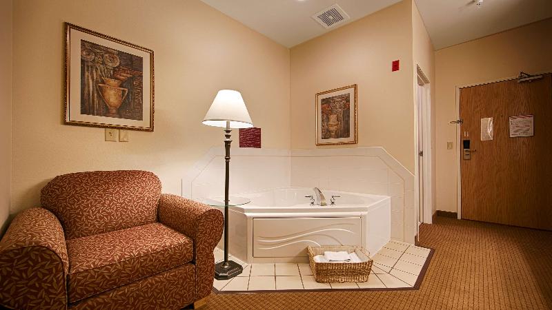 Best Western Wapakoneta Inn image