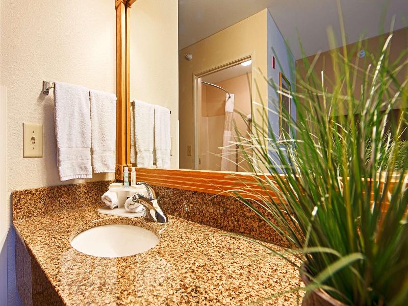 Best Western Wapakoneta Inn image