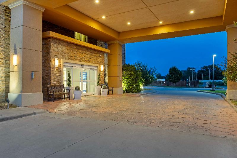 Best Western Plus Guymon Hotel & Suites image