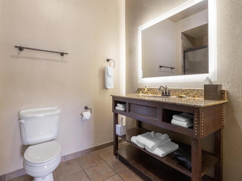 Best Western Plus Cimarron Hotel & Suites image
