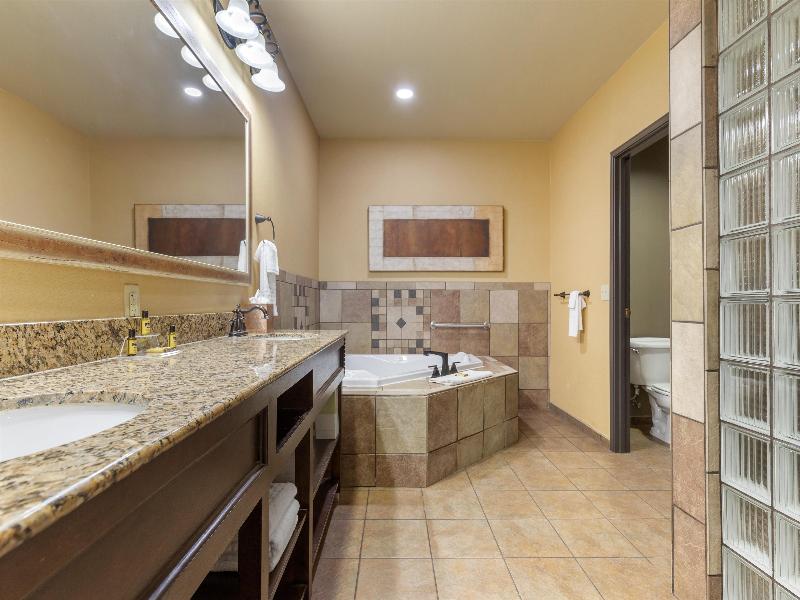 Best Western Plus Cimarron Hotel & Suites image