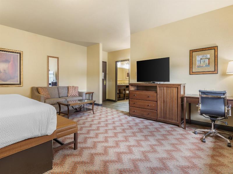 Best Western Plus Cimarron Hotel & Suites image