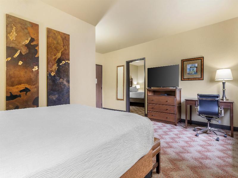 Best Western Plus Cimarron Hotel & Suites image