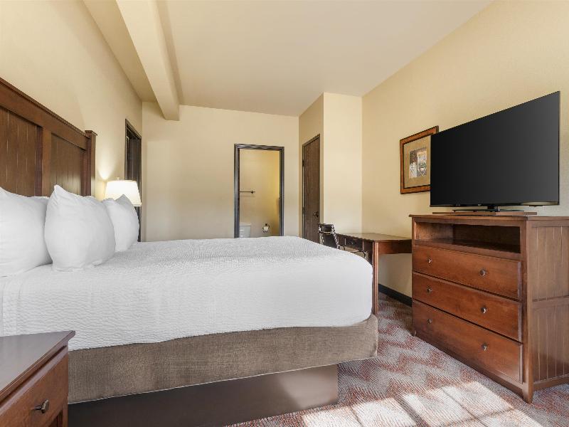 Best Western Plus Cimarron Hotel & Suites image