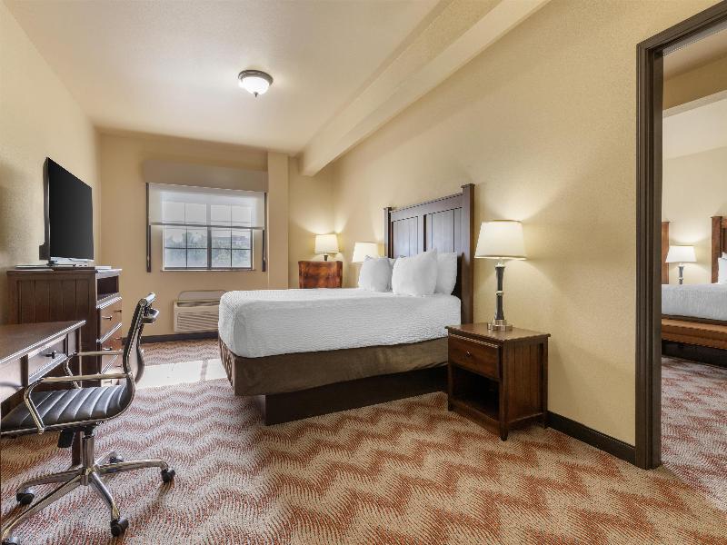 Best Western Plus Cimarron Hotel & Suites image