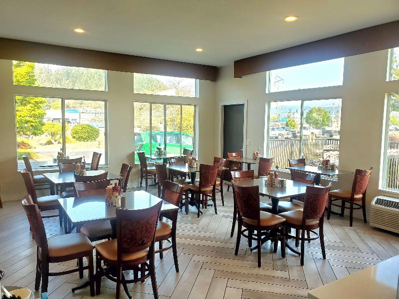 Best Western Salbasgeon Inn & Suites of Reedsport image