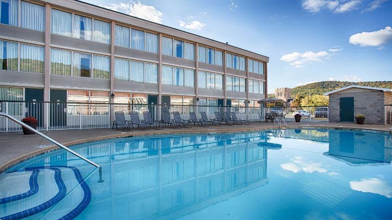 Best Western Plus Bradford Inn image
