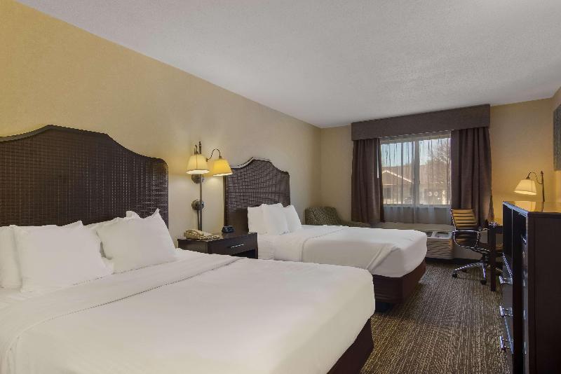 QUADRUPLE QUEEN BED NON SMOKING