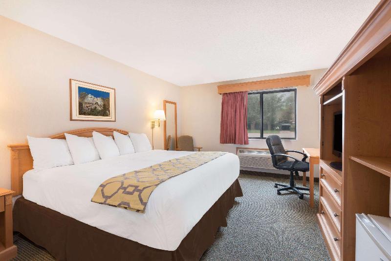 Baymont by Wyndham Hot Springs image