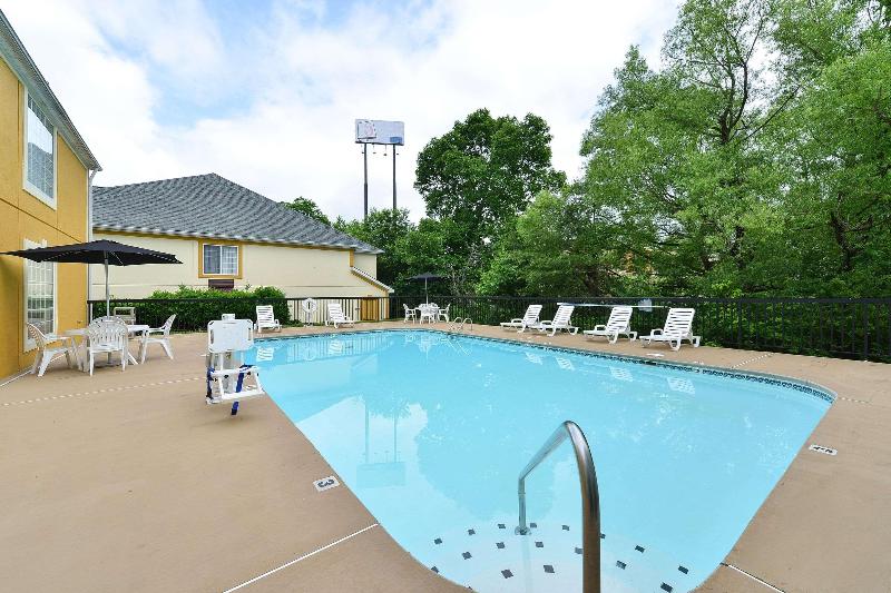 QualityInn Crossville CumberlandMountain StatePark image