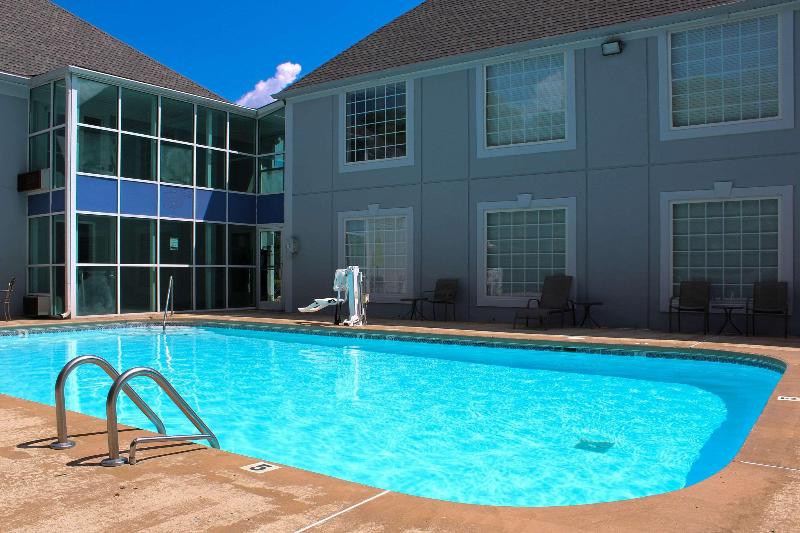 QualityInn Crossville CumberlandMountain StatePark image