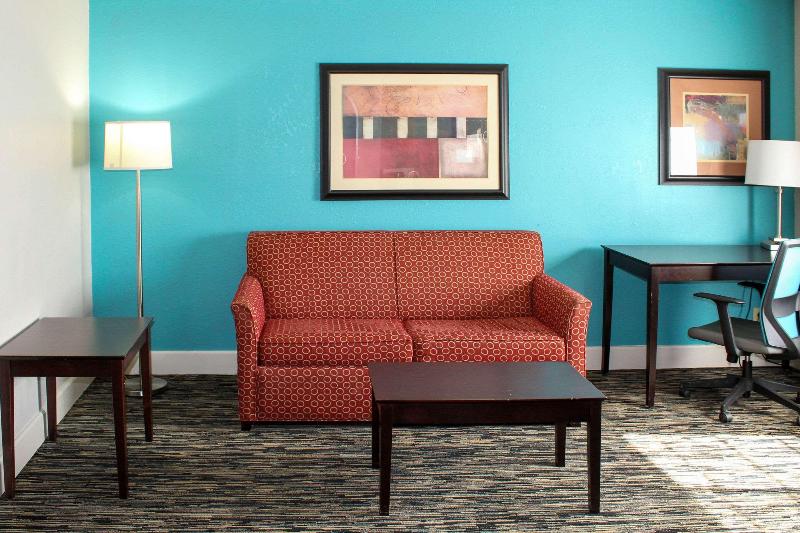 QualityInn Crossville CumberlandMountain StatePark image