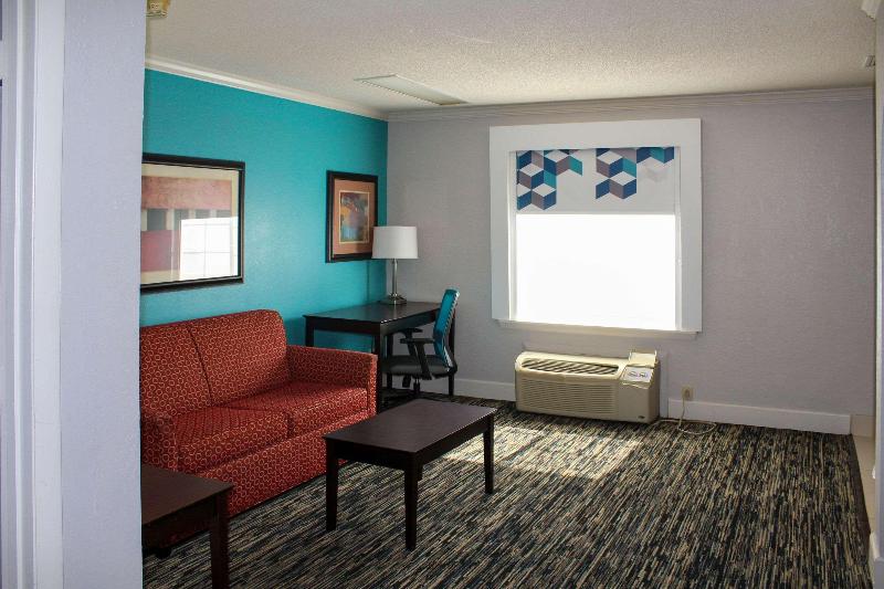 QualityInn Crossville CumberlandMountain StatePark image