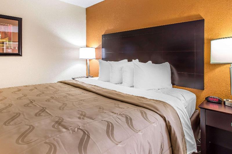 QualityInn Crossville CumberlandMountain StatePark image
