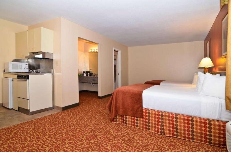 Surestay Hotel By Best Western Zapata image