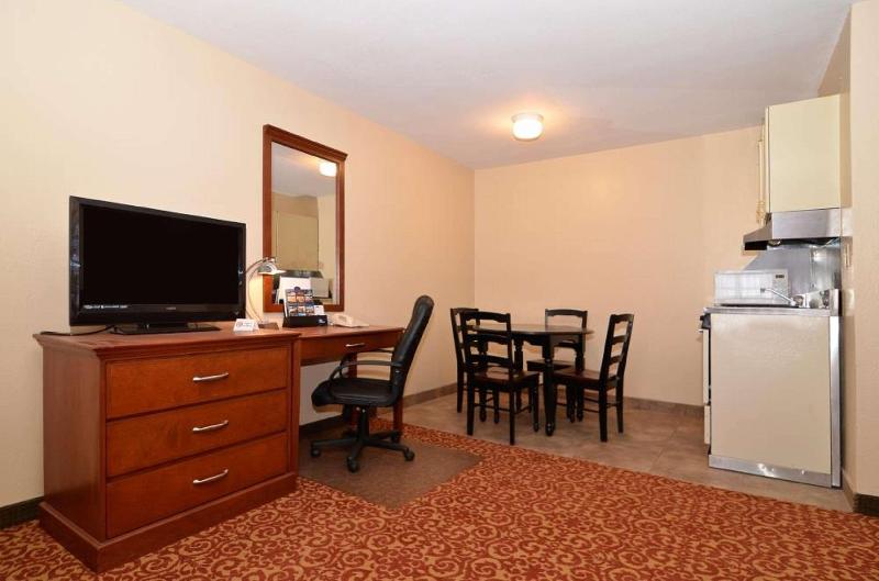 Surestay Hotel By Best Western Zapata image