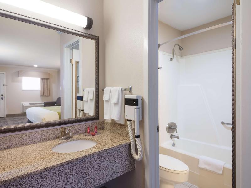 Surestay By Best Western Rockdale image