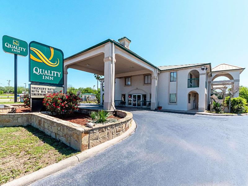 Quality Inn Three Rivers image