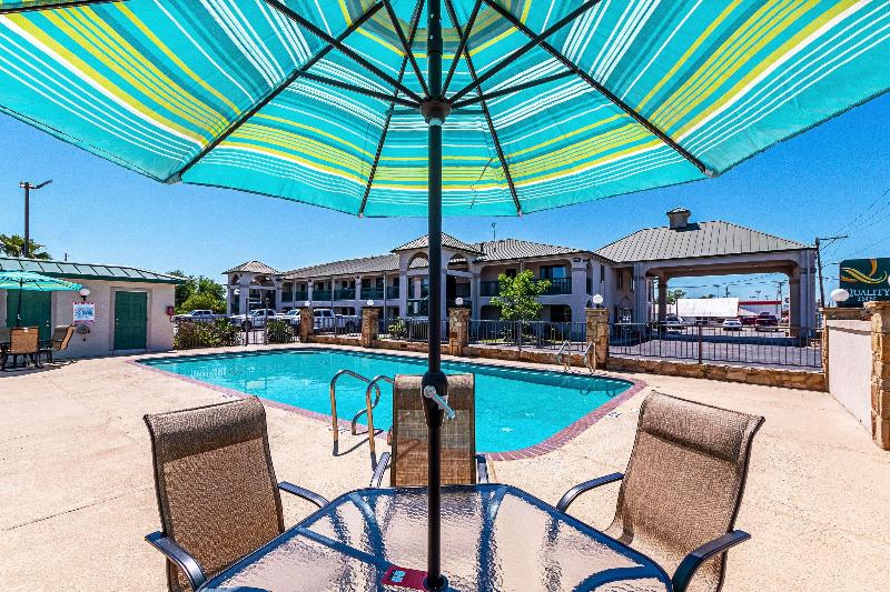Quality Inn Three Rivers image
