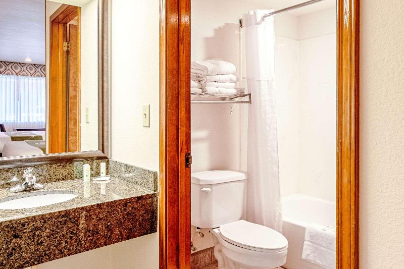Quality Inn Three Rivers image