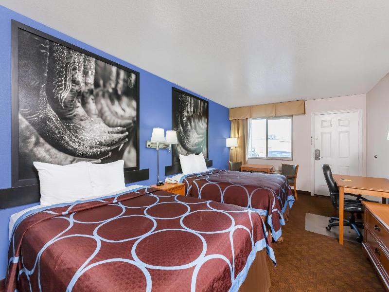 Super 8 by Wyndham Cleburne image