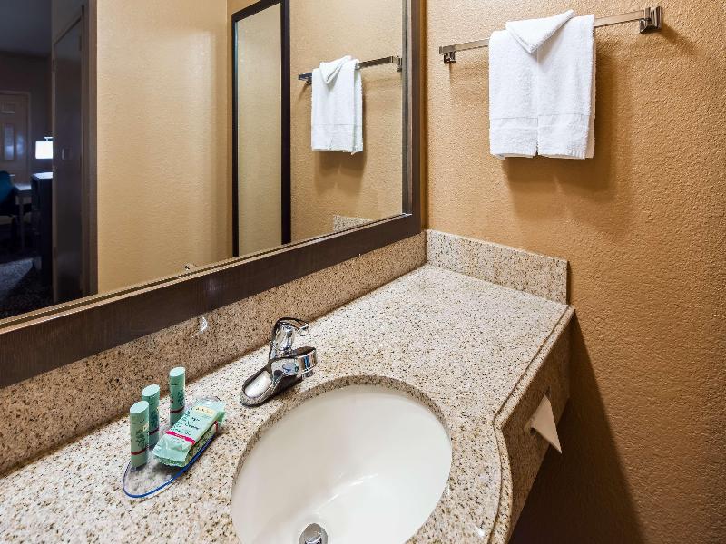 Best Western Executive Inn El Campo image
