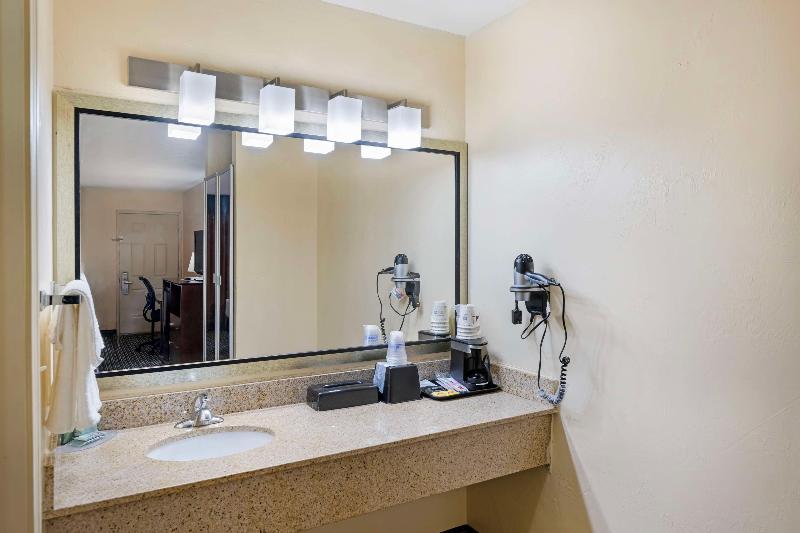 Best Western Snyder Inn image