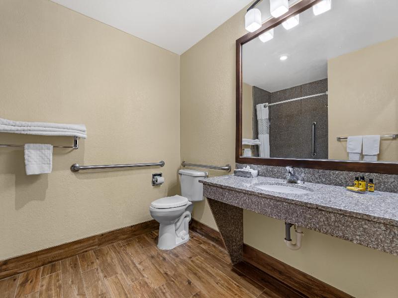 Best Western Plus Shamrock Inn & Suites image
