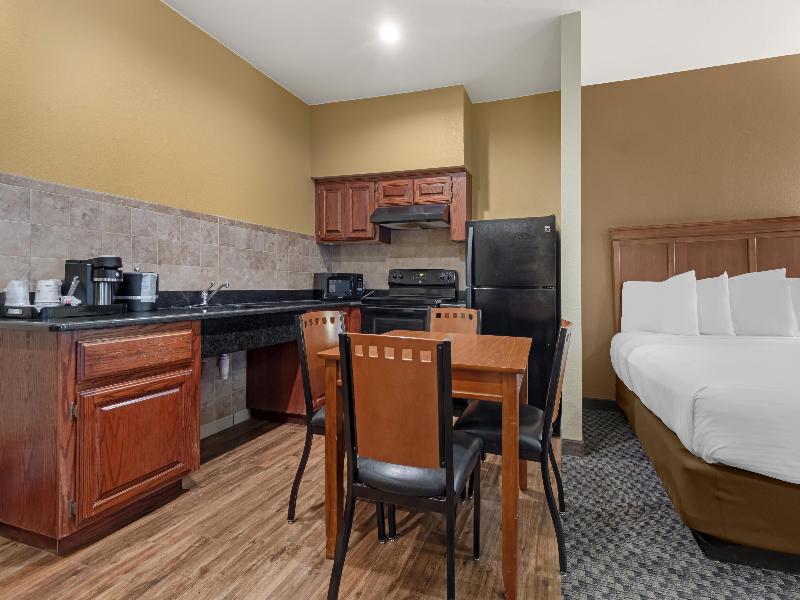 Best Western Plus Shamrock Inn & Suites image