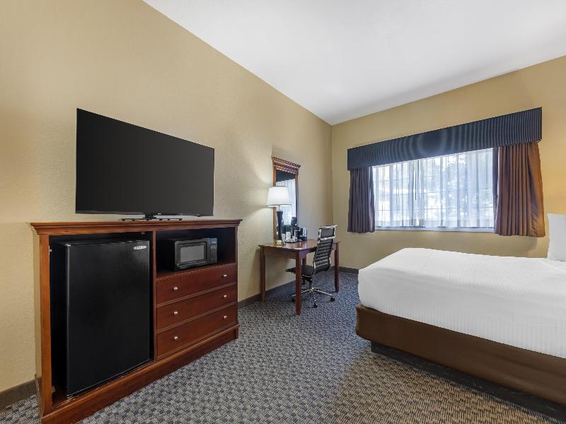 Best Western Plus Shamrock Inn & Suites image