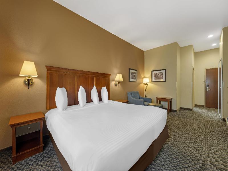 Best Western Plus Shamrock Inn & Suites image