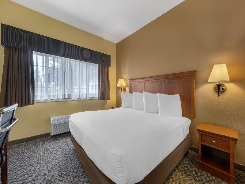 Best Western Plus Shamrock Inn & Suites image