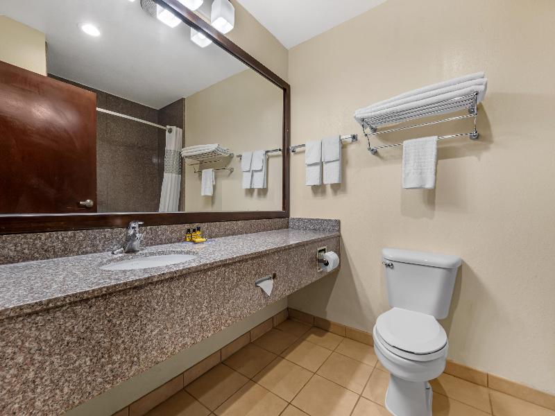 Best Western Plus Shamrock Inn & Suites image